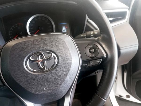 2024-Toyota-Corolla-Cross-18-XS image:9