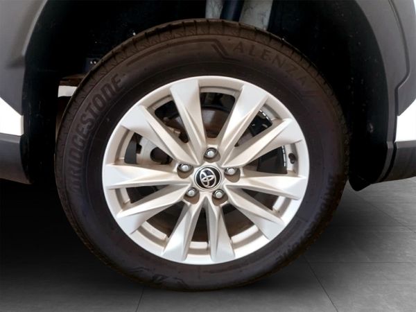 2024-Toyota-Corolla-Cross-18-XS image:18