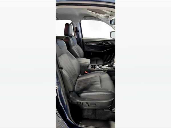 2025-Isuzu-Mu-x-30D-Onyx-4x4-Auto image:13