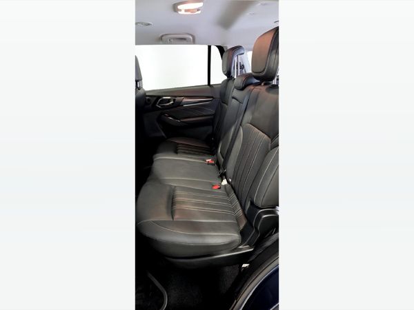 2025-Isuzu-Mu-x-30D-Onyx-4x4-Auto image:15