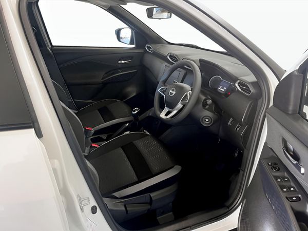 2026-Nissan-Magnite-10-Visia-AMT image:11