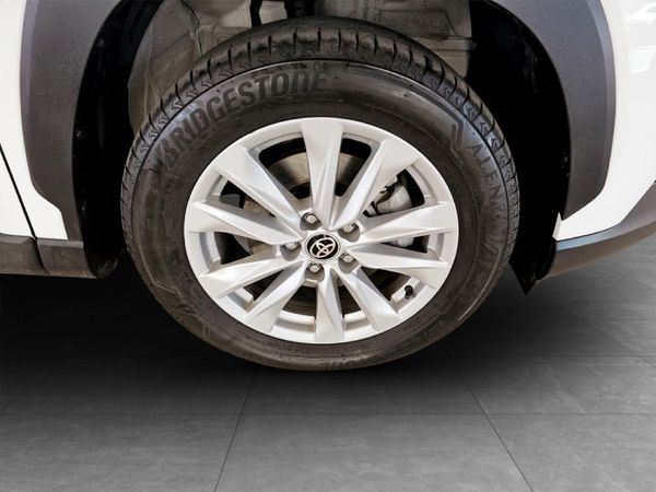 2024-Toyota-Corolla-Cross-18-XS image:17