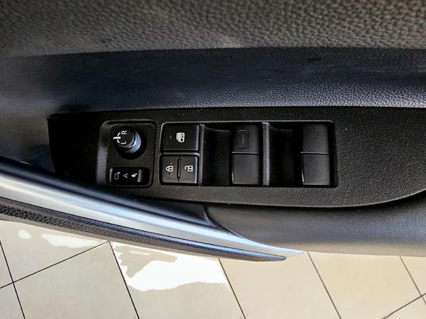 2024-Toyota-Corolla-Cross-18-XS image:20