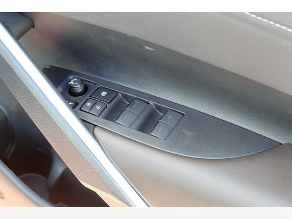2026-Toyota-Corolla-Cross-18-XR-Hybrid image:19