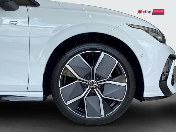 2026-Volkswagen-Golf-14-TSI-R-Line-Auto-110kw image:8