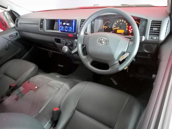 2026-Toyota-Quantum-25-D-4D-Sesfikile-16-seat image:5