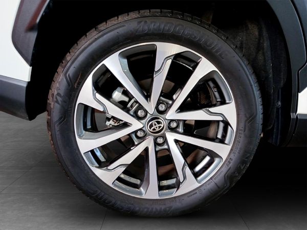 2025-Toyota-Corolla-Cross-18-XR-Hybrid image:7