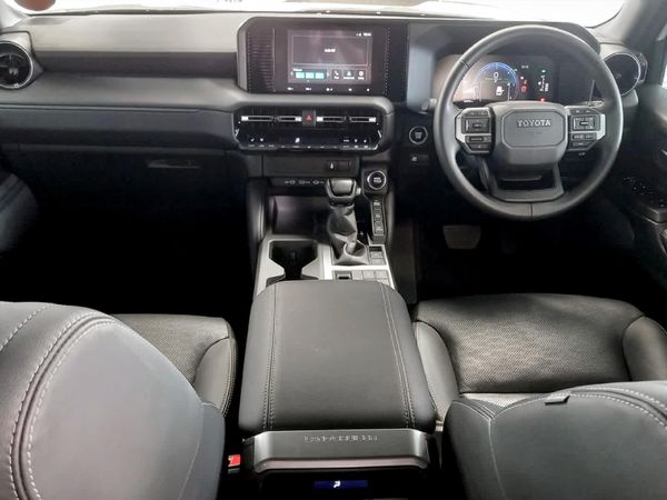 2025-Toyota-Land-Cruiser-Prado-TX-28GD-Auto image:5