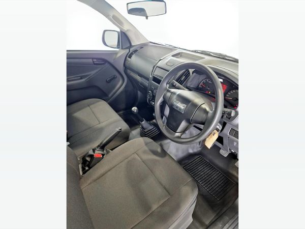 2026-Isuzu-D-Max-250C-Fleetside-Single-Cab image:8
