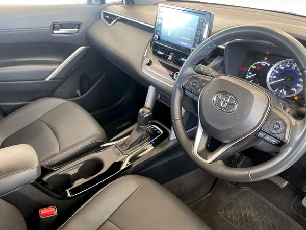 2024-Toyota-Corolla-Cross-18-XS-Hybrid image:6