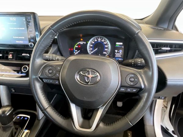 2024-Toyota-Corolla-Cross-18-XS-Hybrid image:7