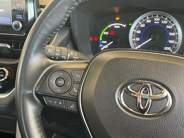 2024-Toyota-Corolla-Cross-18-XS-Hybrid image:8