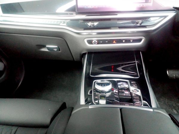 2023-BMW-X7-xDrive-40d-M-Sport-Pro image:14