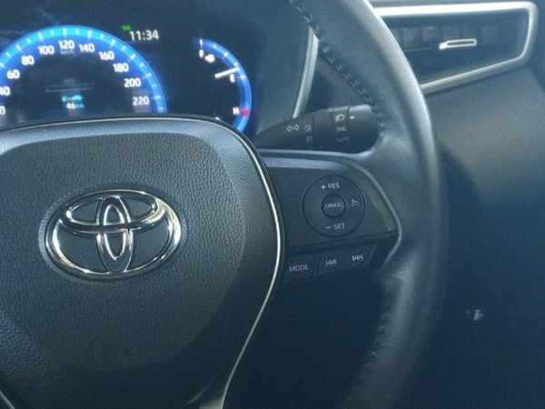 2025-Toyota-Corolla-Cross-18-XS image:9