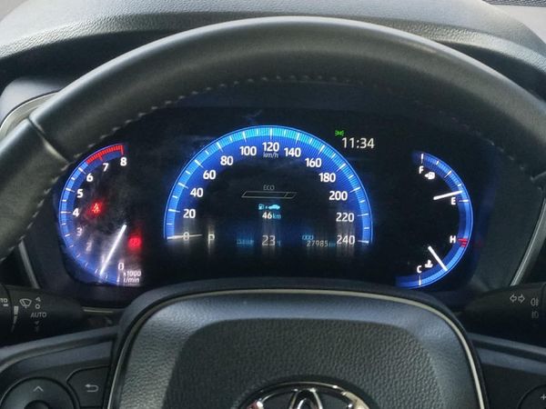 2025-Toyota-Corolla-Cross-18-XS image:10