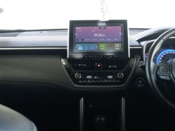 2025-Toyota-Corolla-Cross-18-XS image:16