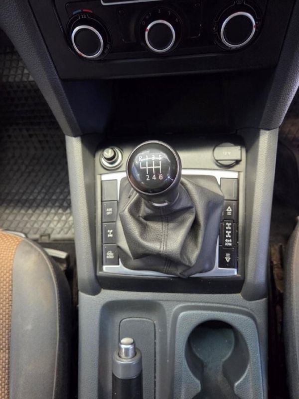 2017-Volkswagen-Amarok-20-TDI-Trendline-103kW-4Motion-Double-Cab image:9