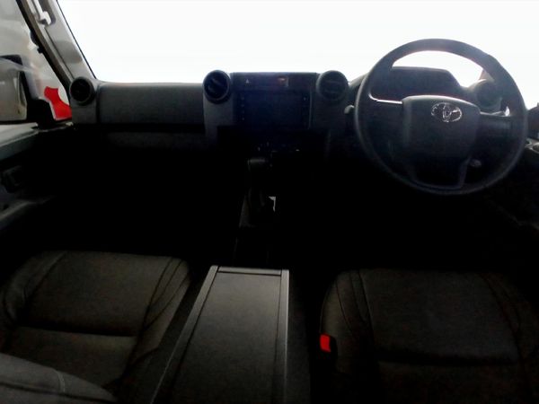 2026-Toyota-Land-Cruiser-76-28GD-6-Station-Wagon-VX image:5