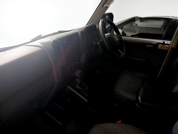 2026-Toyota-Land-Cruiser-76-28GD-6-Station-Wagon-VX image:6