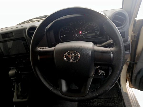 2026-Toyota-Land-Cruiser-76-28GD-6-Station-Wagon-VX image:7