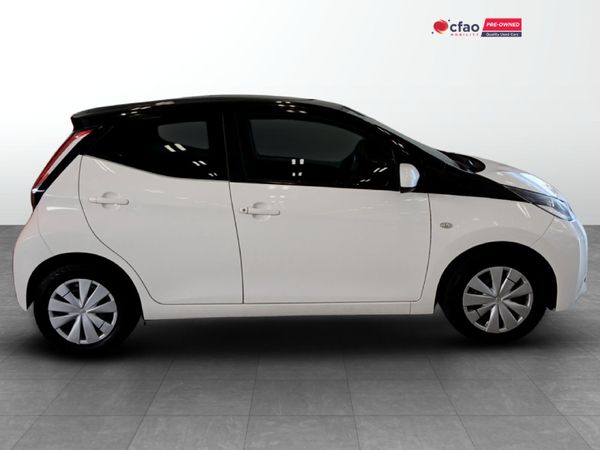 2017-Toyota-Aygo-10-X-Play-5-dr image:2