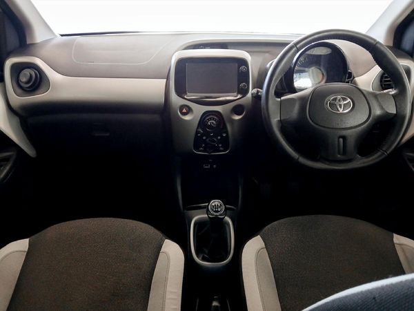 2017-Toyota-Aygo-10-X-Play-5-dr image:5