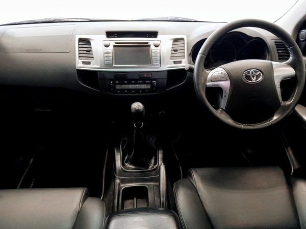 2015-Toyota-Hilux-30-D-4D-Legend-45-Raised-Body-Double-Cab image:5