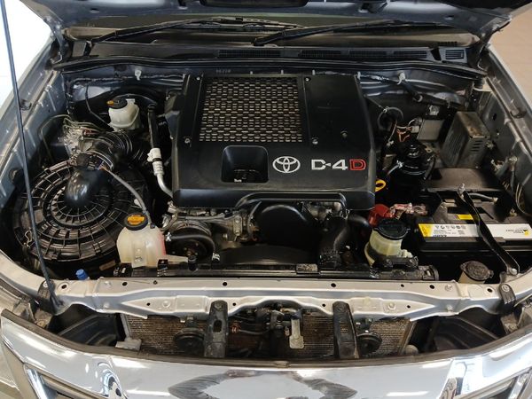 2015-Toyota-Hilux-30-D-4D-Legend-45-Raised-Body-Double-Cab image:8