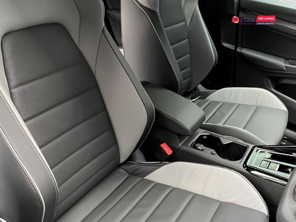 2026-Volkswagen-Golf-14-TSI-R-Line-Auto-110kw image:9
