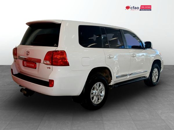 2014-Toyota-Land-Cruiser-200-45-D-V8-VX-Auto image:1