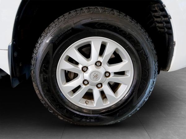 2014-Toyota-Land-Cruiser-200-45-D-V8-VX-Auto image:7