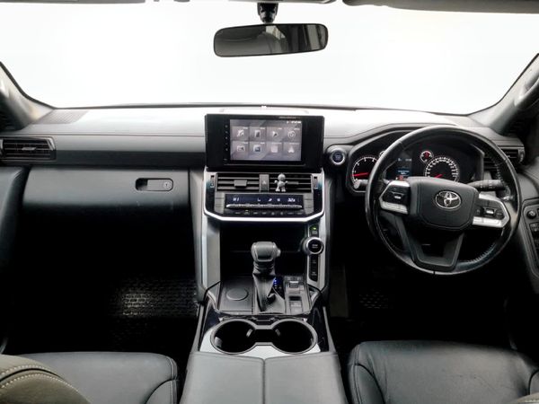 2022-Toyota-Land-Cruiser-300-V6-33-D-GX-R image:5