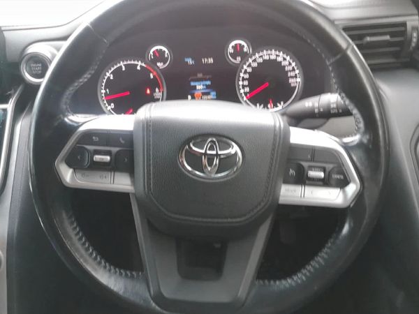 2022-Toyota-Land-Cruiser-300-V6-33-D-GX-R image:7