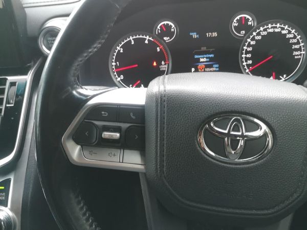 2022-Toyota-Land-Cruiser-300-V6-33-D-GX-R image:8