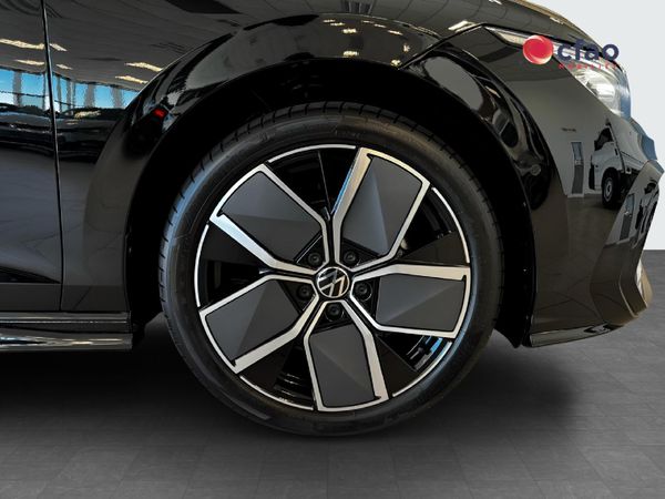 2026-Volkswagen-Golf-14-TSI-R-Line-Auto-110kw image:9