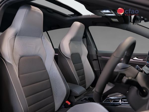 2026-Volkswagen-Golf-14-TSI-R-Line-Auto-110kw image:9