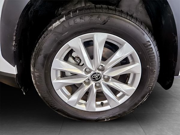 2025-Toyota-Corolla-Cross-18-XS-Hybrid image:9