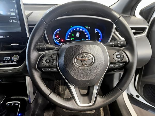 2025-Toyota-Corolla-Cross-18-XS-Hybrid image:12