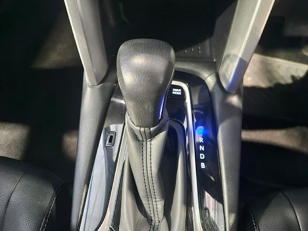 2025-Toyota-Corolla-Cross-18-XS-Hybrid image:15