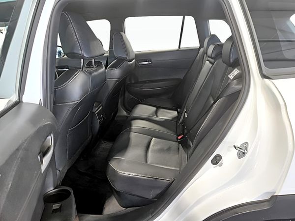 2025-Toyota-Corolla-Cross-18-XS-Hybrid image:17