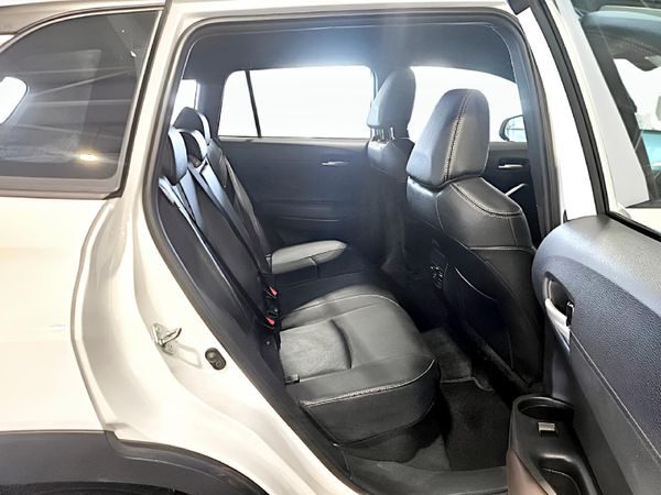 2025-Toyota-Corolla-Cross-18-XS-Hybrid image:18