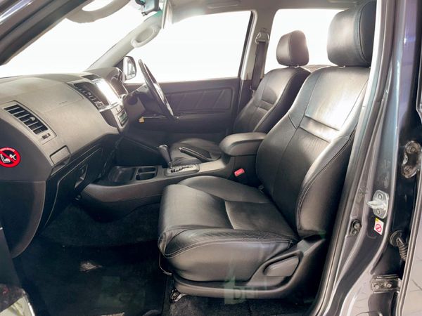 2014-Toyota-Fortuner-30-D-4D-Raised-Body-Auto image:9