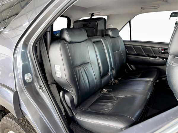 2014-Toyota-Fortuner-30-D-4D-Raised-Body-Auto image:10