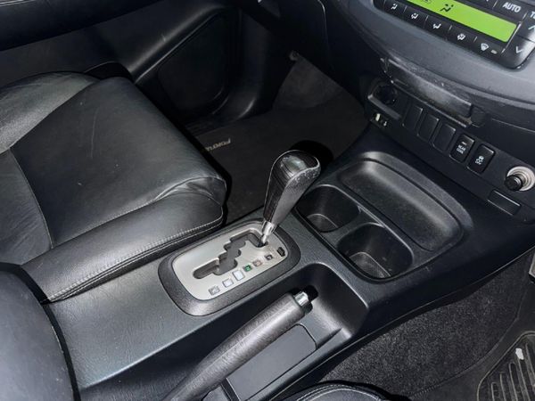 2014-Toyota-Fortuner-30-D-4D-Raised-Body-Auto image:17