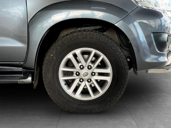 2014-Toyota-Fortuner-30-D-4D-Raised-Body-Auto image:3