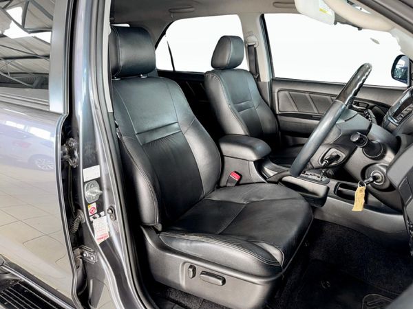 2014-Toyota-Fortuner-30-D-4D-Raised-Body-Auto image:8
