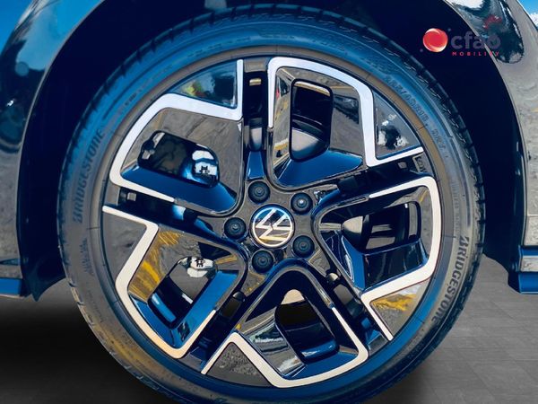 2026-Volkswagen-Golf-14-TSI-R-Line-Auto-110kw image:7