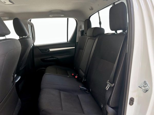 2025-Toyota-Hilux-24-GD-6-Raider-4x4-Auto-Double-Cab image:12