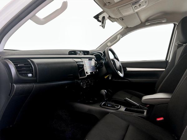 2025-Toyota-Hilux-24-GD-6-Raider-4x4-Auto-Double-Cab image:6