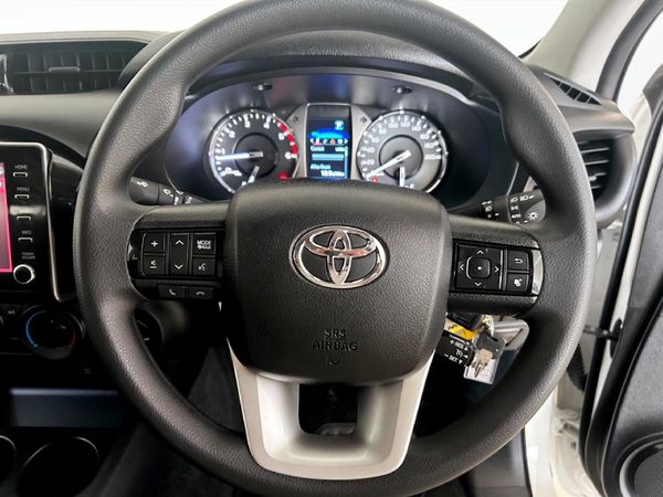2025-Toyota-Hilux-24-GD-6-Raider-4x4-Auto-Double-Cab image:7